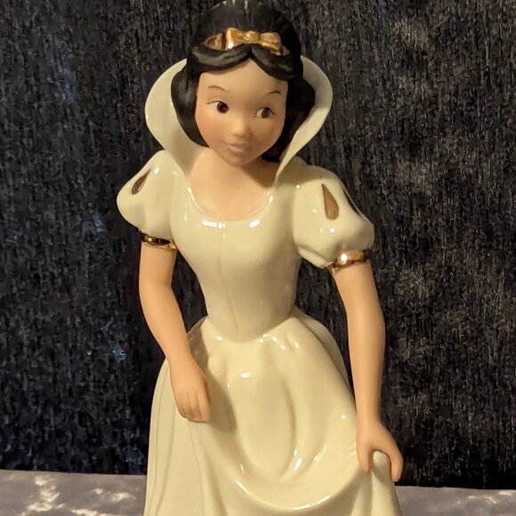 Disney Showcase Collection Snow White Lenox Classics New in Box COA - Picture 4 of 15